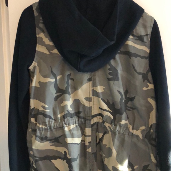 Camouflage Jacket with Black Sweatshirt Sleeves - Picture 6 of 7
